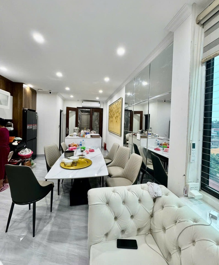 BÁN NHÀ 7 TẦNG TẠI ĐƯỜNG HỒ TÙNG MẬU - Ô TÔ VÀO NHÀ - VÀI BƯỚC RA Ô TÔ TRÁNH- NỘI THẤT ĐẸP.